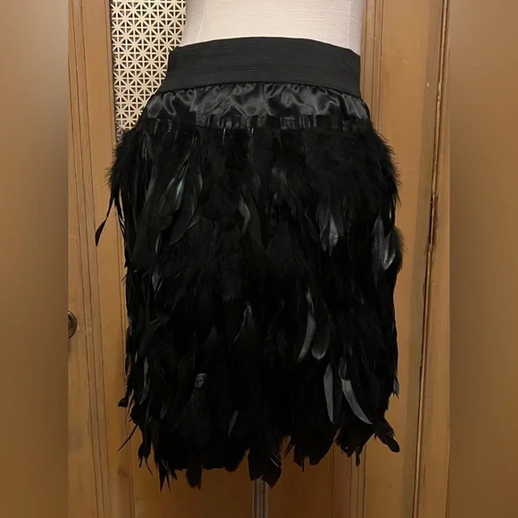 Feather mini skirt NEW - Picture 3 of 11